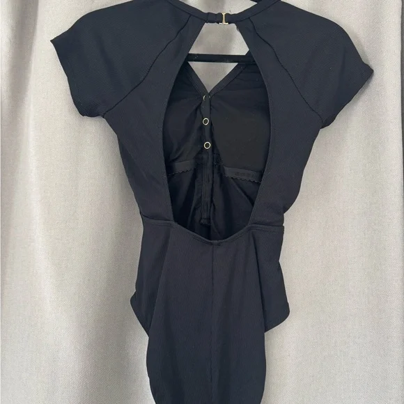 Robin Piccone AMY RAGLAN ONE PIECE - Picture 6 of 9